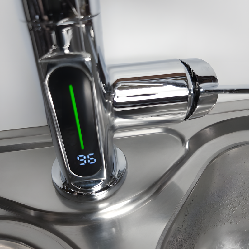 Smart Kitchen Faucet with LED Temperature Display - 360° Swivel & Pull-Out Sprayer